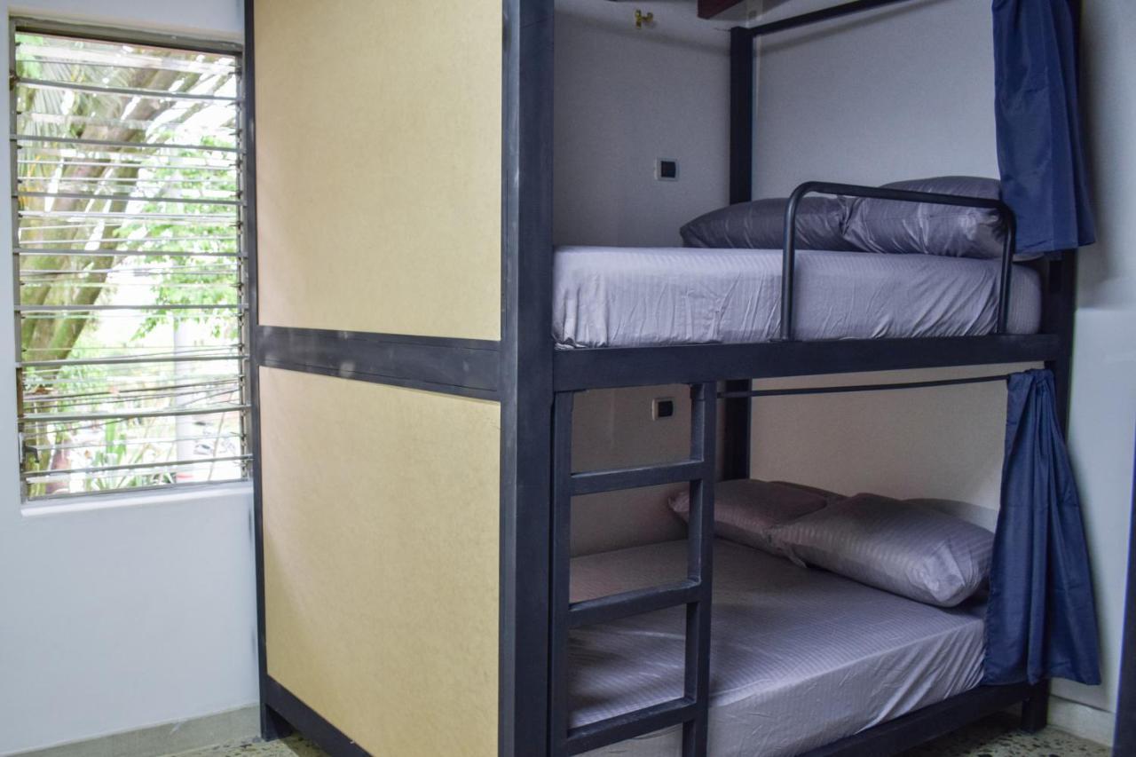 Area 51 Hostel Медельїн Екстер'єр фото